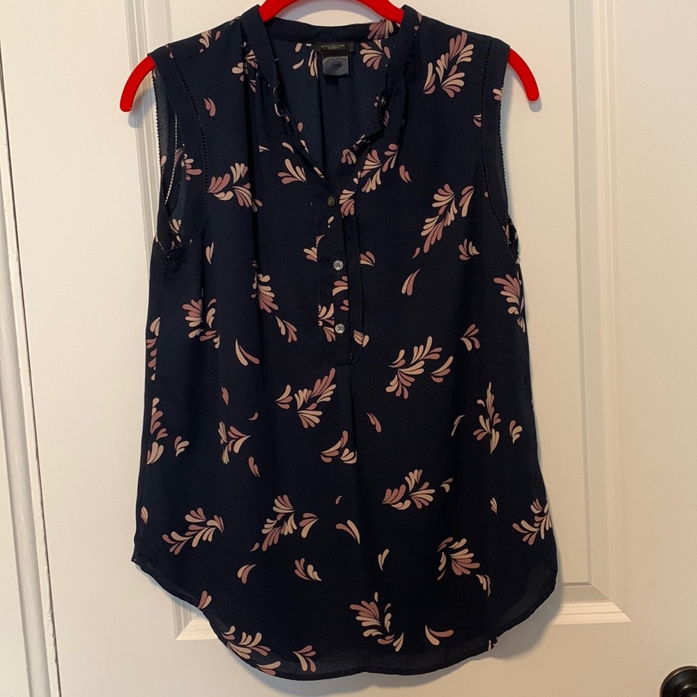 Ann Taylor S sleeveless dress-shirt - great condition base color navy blue